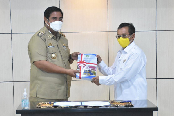 Pemkab Maros Serahkan Laporan Keuangan ke BPK
