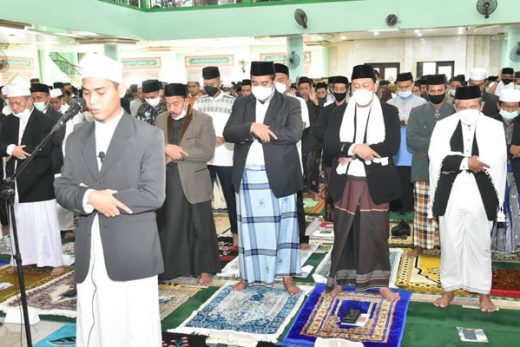 Bupati Salat Ied di Masjid Al Markaz Al Islami Maros