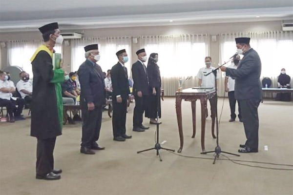 Bupati Maros Chaidir Syam saat melantik pimpinan perusda Bumi Maros Sejahtera