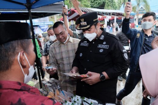 Road Show Setahun Kepemimpinan Bupati Maros, Kecamatan Pamerkan Produk UMKM
