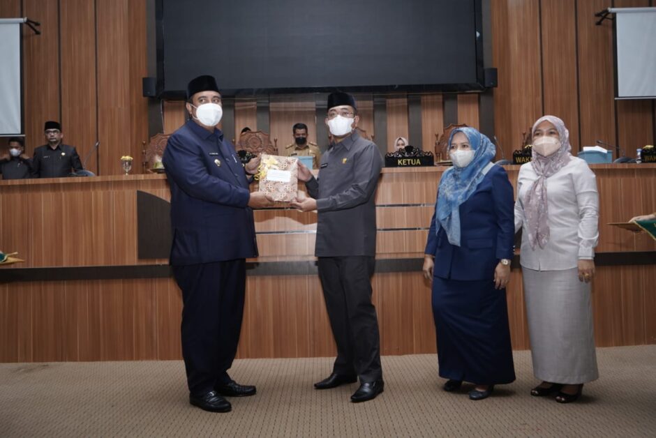 Bupati Maros Serahkan LKPJ 2021 Ke DPRD Maros