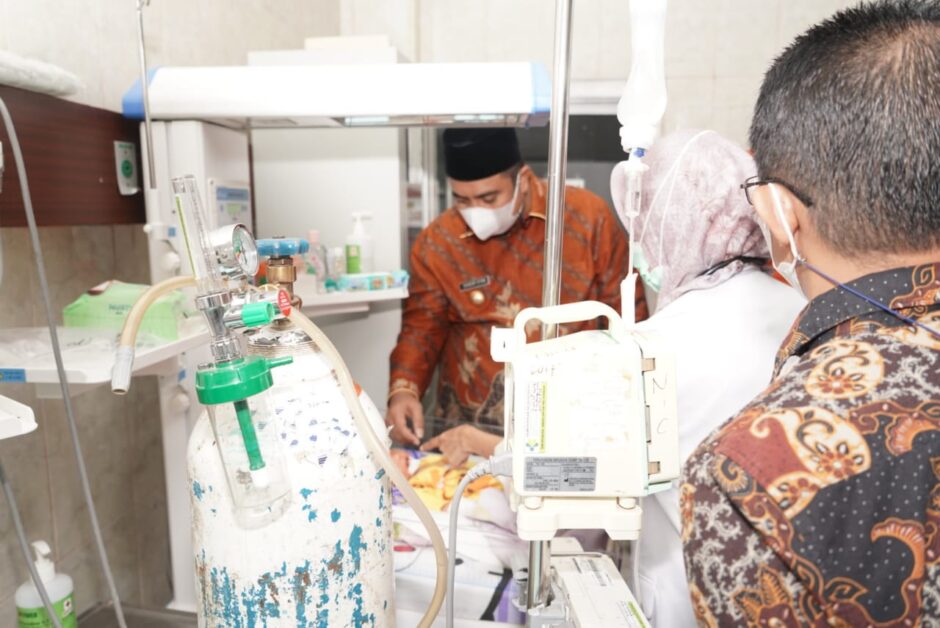 Bupati Maros Chaidir Syam Tanggung Biaya Rumah Sakit Bayi yang Dibuang Orang Tuanya