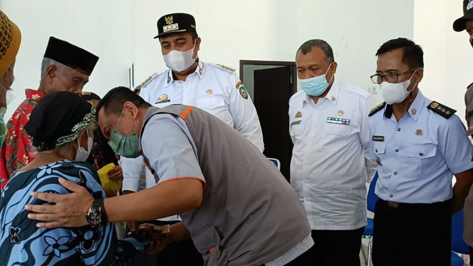 Bupati Maros Pantau Langsung Penyaluran BPNT di Kecamatan Lau