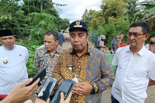 Bupati Maros Bersama Komisi 2 DPRD Maros Tinjau Jembatan Ambruk di Tompobulu