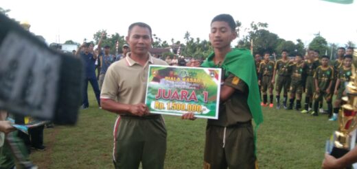 Kasdim 1422/Maros Tutup Liga Santri Piala Kasad, Dan Serahkan Piala Juara Turnamen