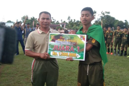 Kasdim 1422/Maros Tutup Liga Santri Piala Kasad, Dan Serahkan Piala Juara Turnamen
