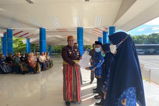 Bupati Serahkan 117 SK CPNS Pemkab Maros Pada Momentum Hari Jadi