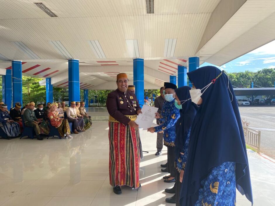 Bupati Serahkan 117 SK CPNS Pemkab Maros Pada Momentum Hari Jadi