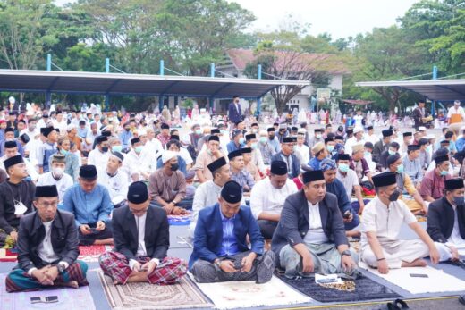 Bupati Maros Bersama Masyarakat Shalat Idul Adha di Lapangan Pallantikang