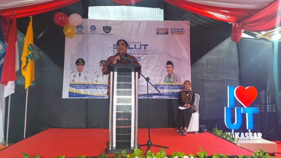 Bupati Maros, AS Chaidir Syam meresmikan Sentral Layanan Universitas Terbuka