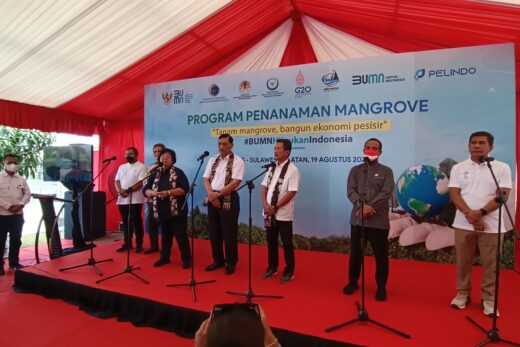 Gubernur Sulsel Bersama Tiga Menteri RI Tanam Mangrove di Maros