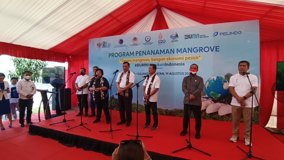 Gubernur Sulsel Bersama Tiga Menteri RI Tanam Mangrove di Maros
