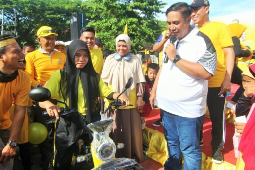 Chadiri Syam dan Suhartina Bohari Ikut Jalan Sehat HUT Partai Golkar