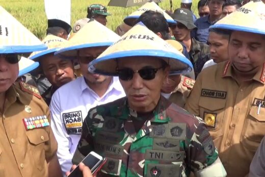 Didampingi Bupati Maros, Pangdam XIV Hasanuddin Gelar Panen Raya Padi Ciherang,Hasilkan 7 Ton PerHektare