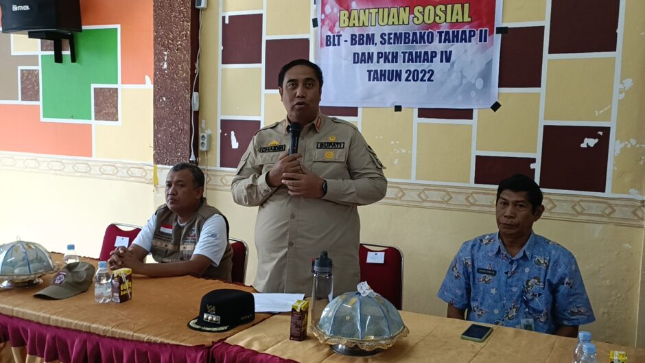 Pantau Penyaluran BLT-BBM Tahap Dua, Bupati Maros Pastikan Tepat Sasaran