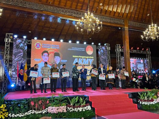 Bupati Maros Raih Penghargaan Satya Lencana Aditya Karya Mahatva Yodha