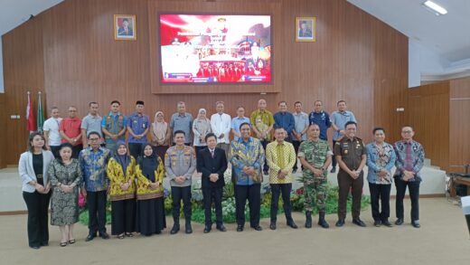 Lemkapi Berikan Penghargaan “Presisi Award” Kepada Forkopimda Maros
