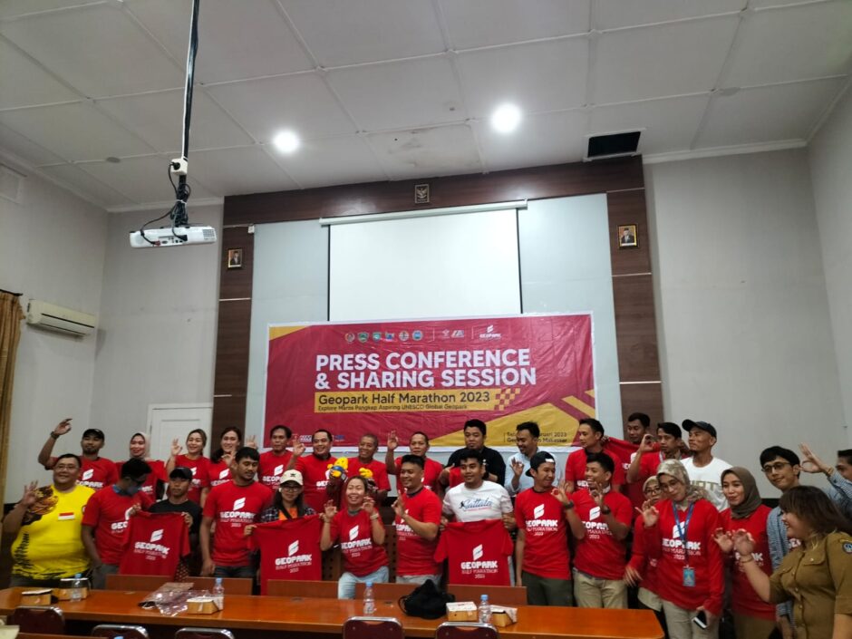 Geopark Half Marathon 2023 Kembali Digelar Ajak Peserta Jelajah Keindahan Karst Terbesar Kedua di Dunia