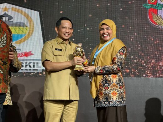 Pemkab Maros Terima Penghargaan Universal Health Coverage (UHC) Award Dari BPJS Kesehatan 2023