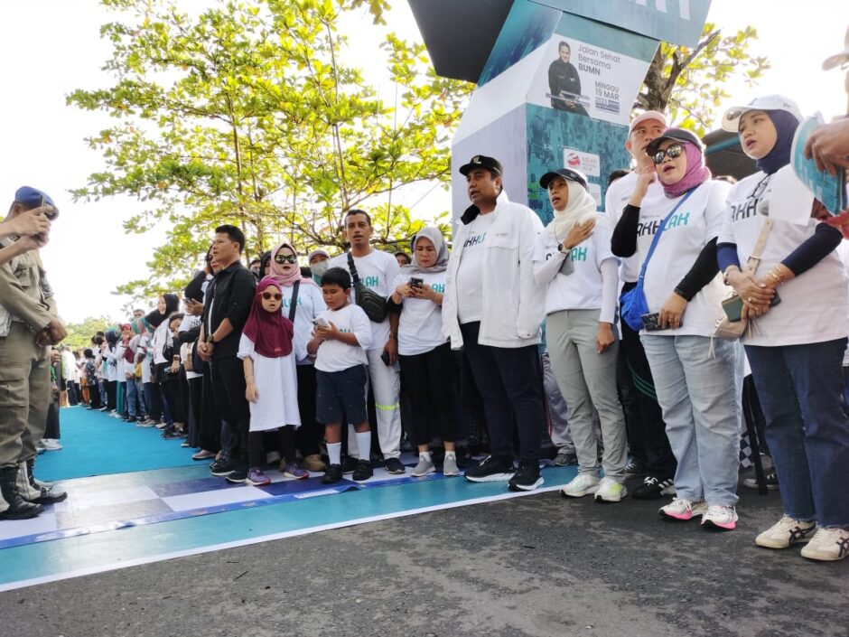 Ribuan Peserta Ramaikan Jalan Sehat BUMN di Maros