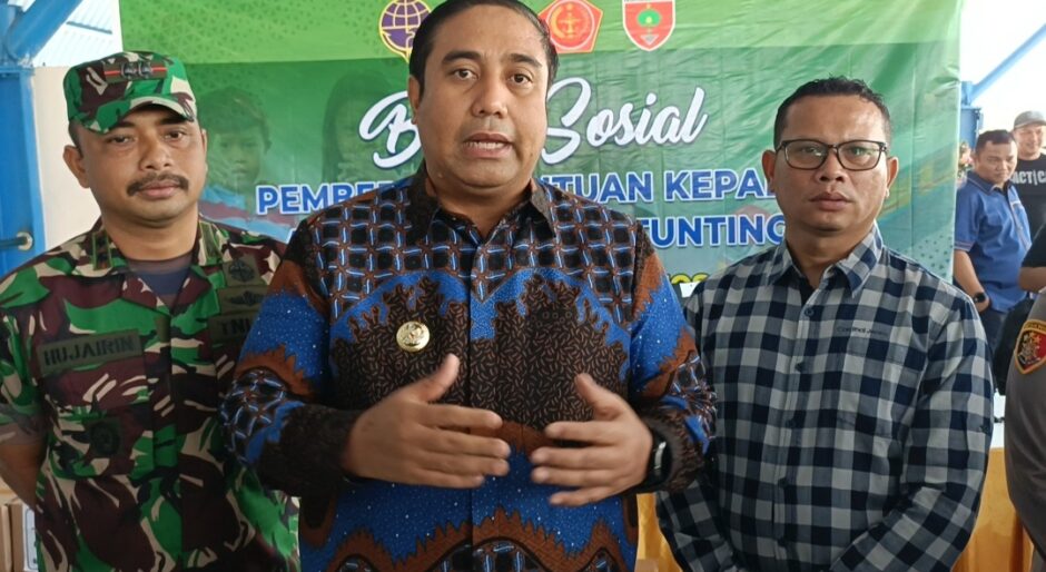 Tekan Angka Stunting Pemkab Maros Bersama Forkopimda Gelar Baksos Penyaluran Sembako