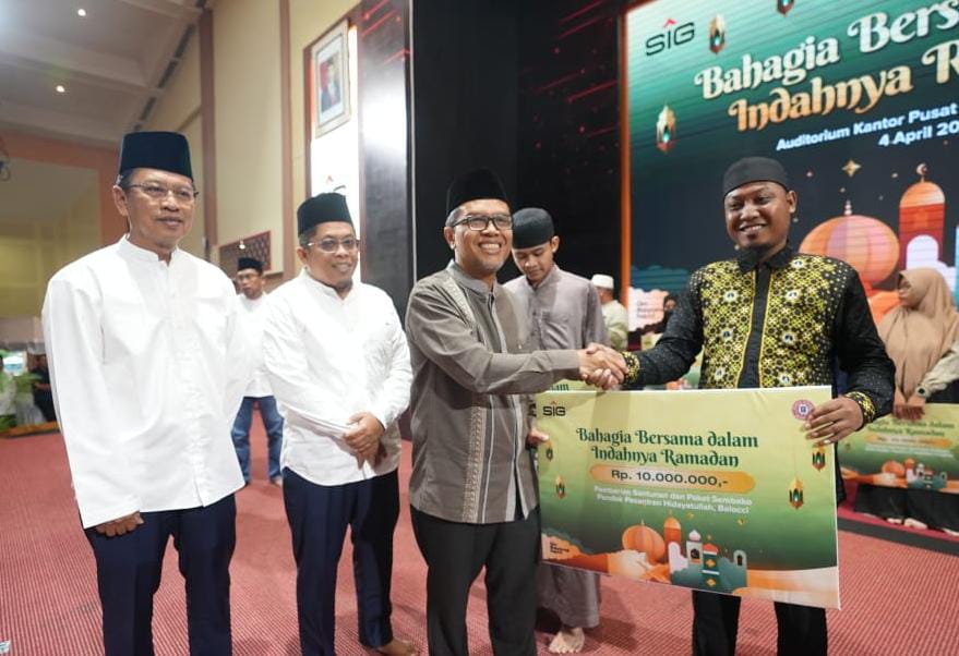 Sambut Bulan Ramadan, Semen Tonasa Salurkan Bantuan 800 Juta