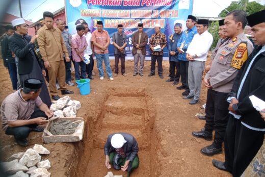Bupati Maros Meletakkan Batu Pertama Pembangunan Yayasan Pesantren Tahfidz Qur’an H Ranreng Intan