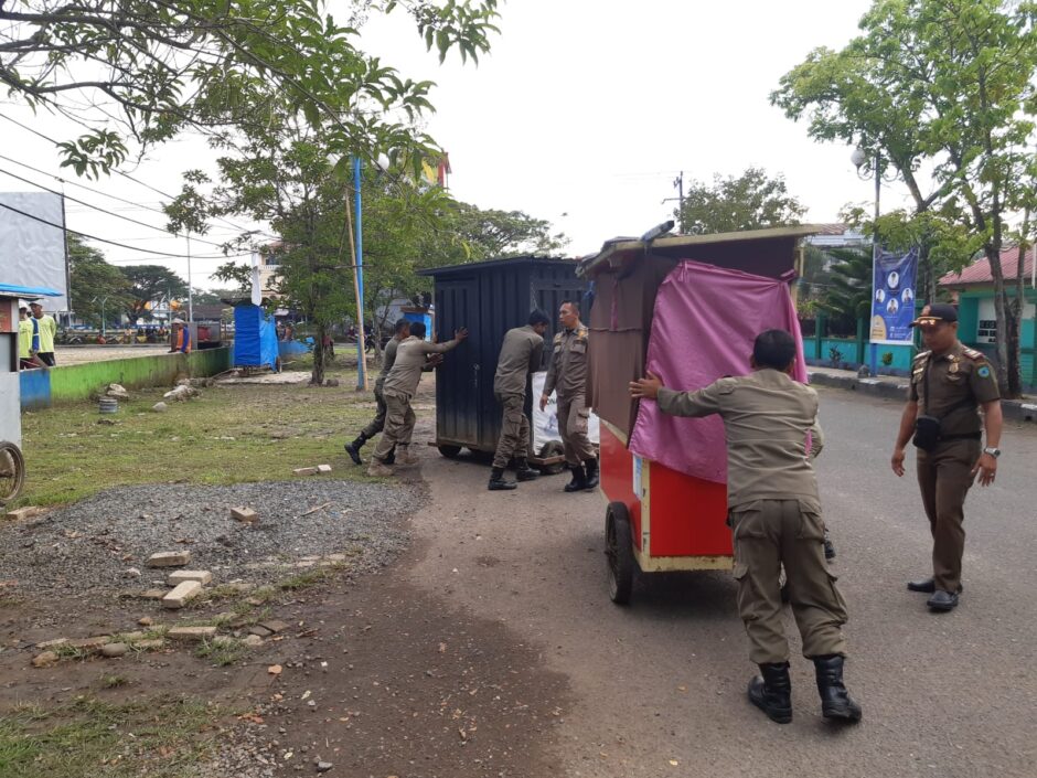Jaga Kebersihan Kawasan Kuliner PTB Satpol PP Maros Lakukan Penertiban Gerobak yang Melanggar