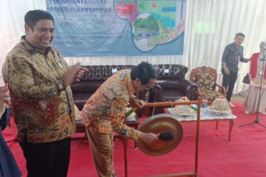 Bupati Maros dan Rektor Unhas Luncurkan Alat Perangkap Sampah Plastik di Sungai