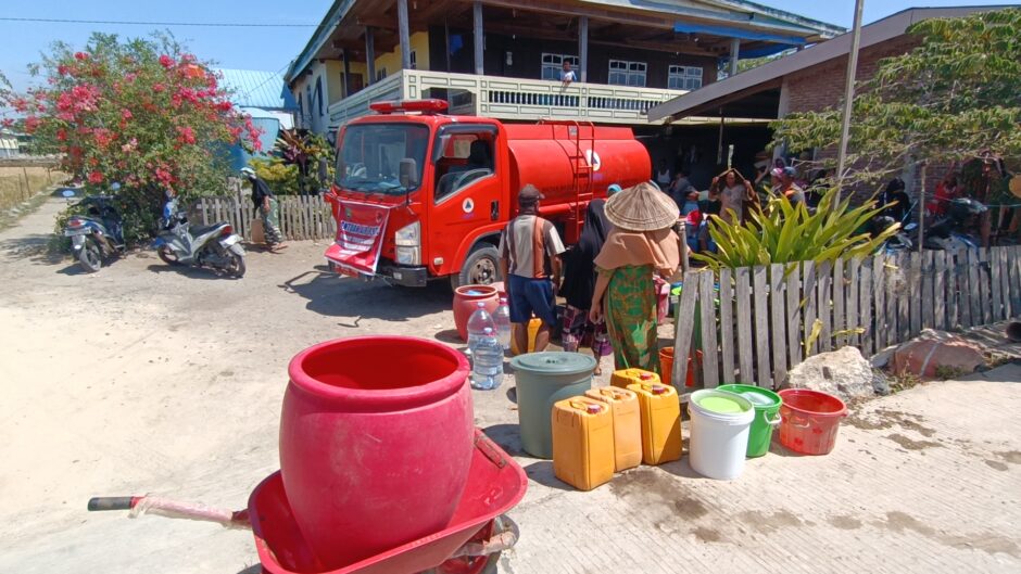 Pemkab Maros Salurkan Bantuan Air Bersih Untuk Warga Terdampak Kekeringan