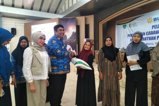 Bersama Perum Bulog Pemkab Maros Salurkan Bantuan Pangan Beras Tahap II ke Masyarakat