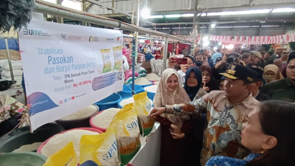 Didampingi Bupati dan Wabup, PJ Gubernur Sulsel Sidak di Pasar Tramo Maros