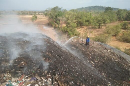 TPA Bontoramba Maros Kebakaran Hebat, Petugas Damkar 24 Jam di Lokasi