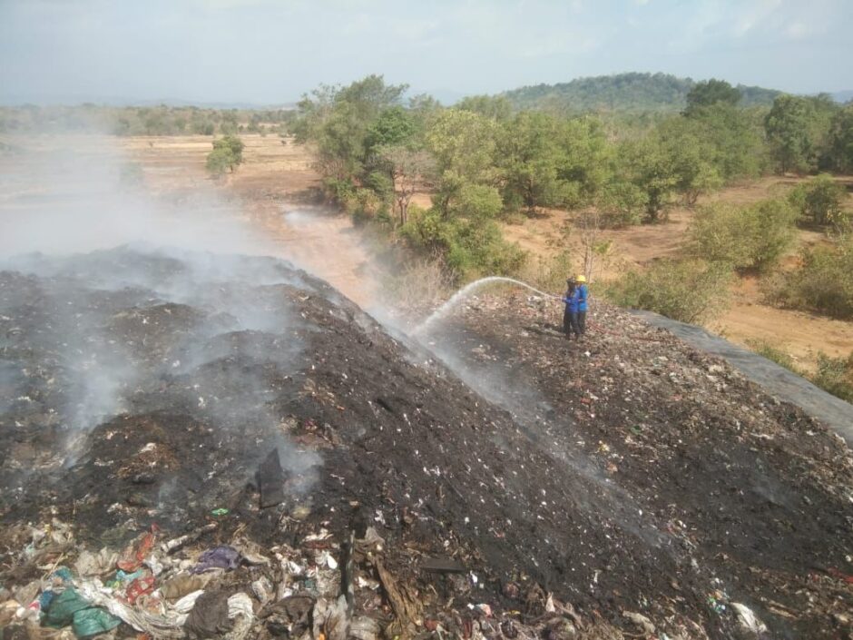 TPA Bontoramba Maros Kebakaran Hebat, Petugas Damkar 24 Jam di Lokasi