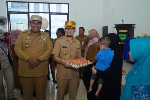 Bupati dan Wakil Bupati Maros Jadi Orang Tua Asuh Anak Penderita Stunting di Mandai