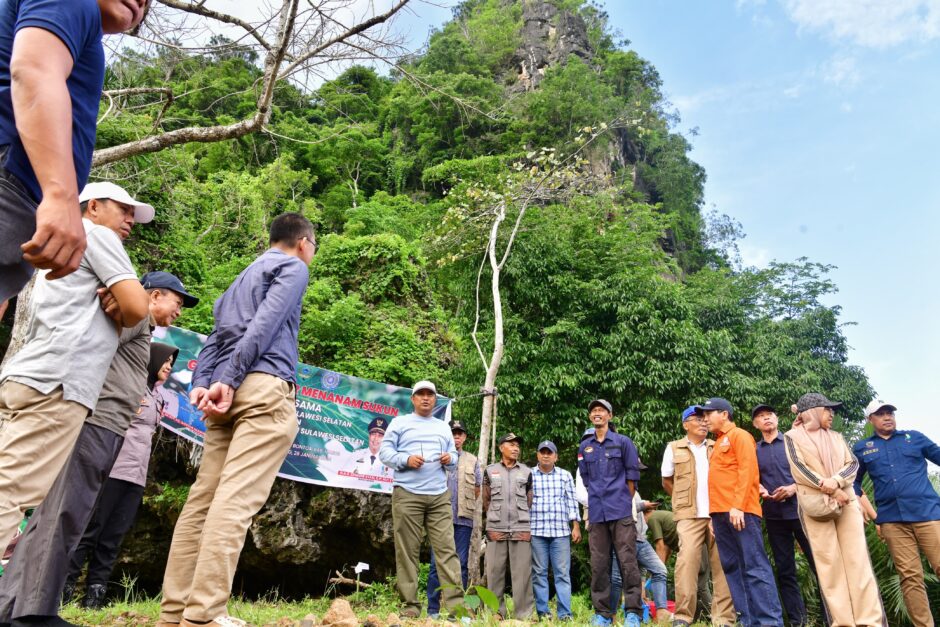 Bersama Pemkab Maros Pj Gubernur Sulsel Komitmen Tingkatkan Daya Tarik Wisata Rammang-rammang