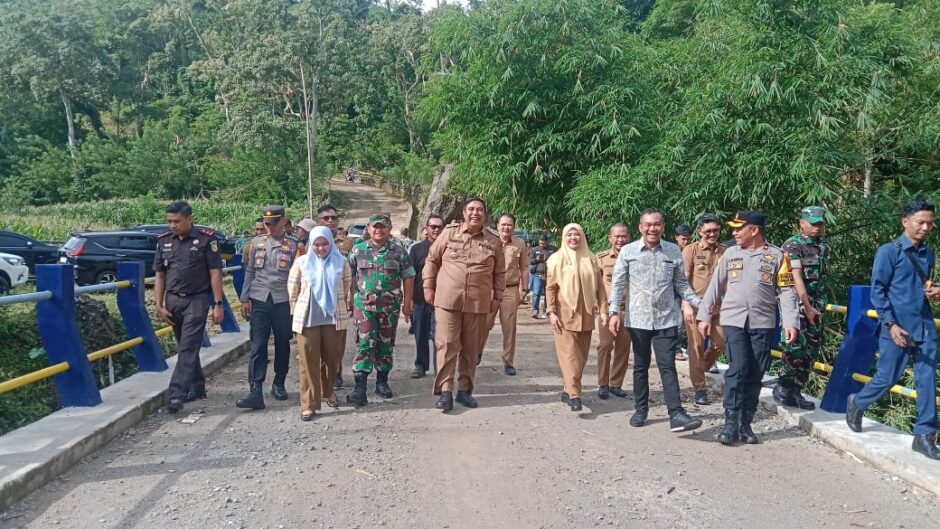 Bersama Forkopimda Dandim 1422 Maros Hadiri Peresmian Jembatan di Wilayah Pelosok Maros