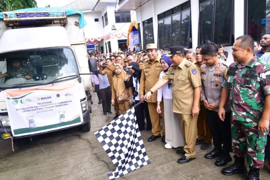 Didampingi Bupati Maros PJ Gubernur Sulsel Luncurkan Bantuan Pangan 2024