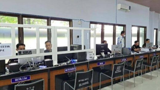 Permohonan e-KTP Jelang Pemilu 2024 di Maros Membludak