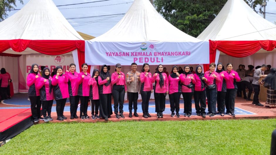 Hari Jadi Yayasan Bhayangkari, Istri Polisi di Maros Gelar Baksos