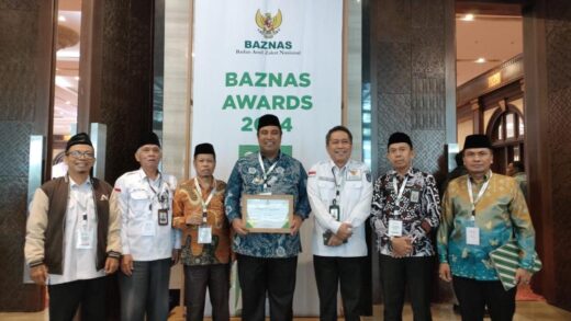 Dukung Pengelola Zakat Terbaik, Chaidir Syam Raih Penghargaan Baznas Award 2024