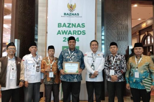 Dukung Pengelola Zakat Terbaik, Chaidir Syam Raih Penghargaan Baznas Award 2024