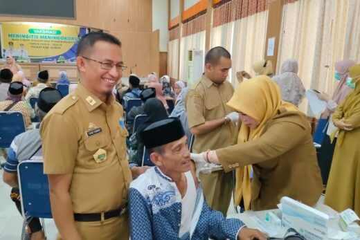 Dinas Kesehatan Maros Berikan Pelayanan Vaksinasi Meningitis ke Calon Jemaah Haji