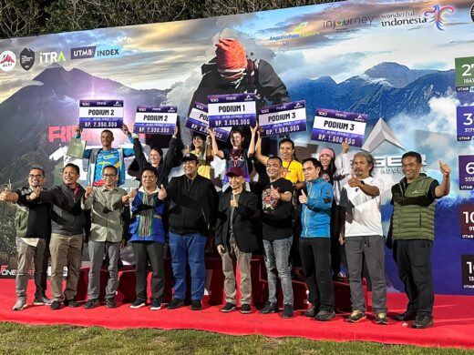Chaidir Syam Lepas Peserta Lari Trail Rinjani 100 