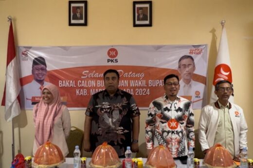 Pasangan Hati Kita Keren Kembalikan Formulir Pendaftaran ke PKS