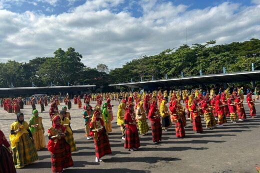 Pecahkan Rekor Muri Ribuan Siswa di Maros Kompak Menari Tari Adat