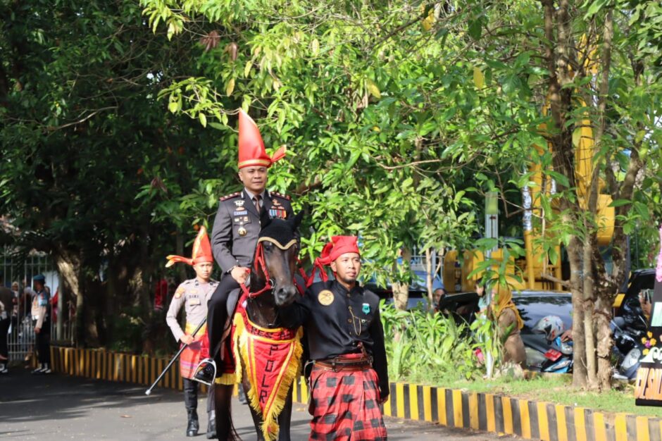 Meriahnya HUT Bhayangkara di Maros, Ada Pasukan Berkuda Hingga Libatkan Puluhan UMKM
