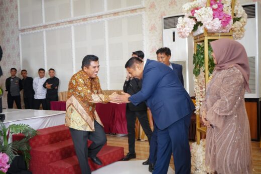 Hatta Rahman dan Chaidir Syam Bersilaturahmi di Acara Pengantin, Tunjukkan Keharmonisan Politik Maros