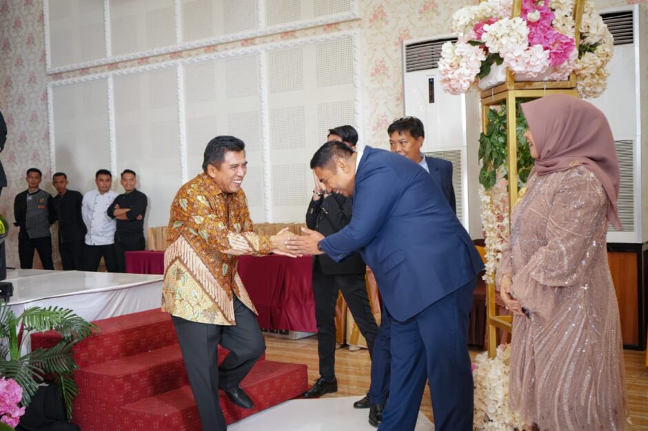Hatta Rahman dan Chaidir Syam Bersilaturahmi di Acara Pengantin, Tunjukkan Keharmonisan Politik Maros