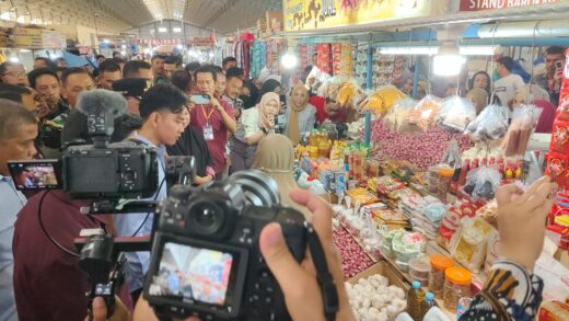 Wapres Kunker ke Pasar Tramo, Plt Bupati Maros Untuk Berdialog Dengan Pedagang